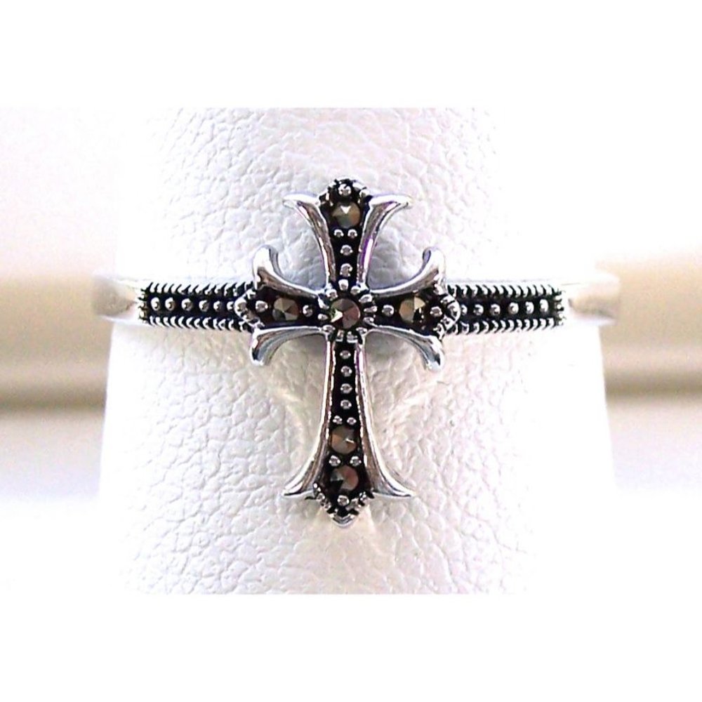 925 STERLING SILVER Dainty Medieval Cross Marcasite Ring - Picture 2 of 16